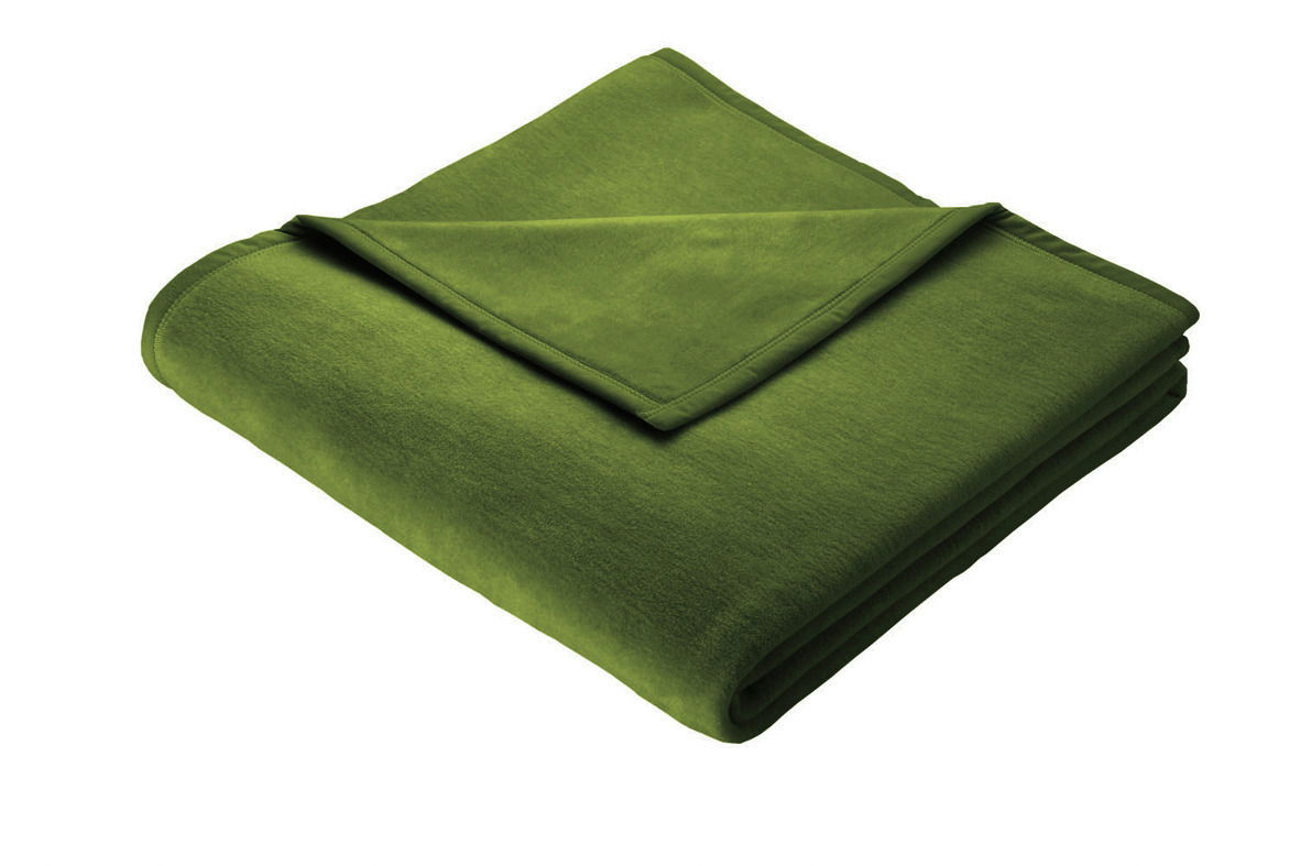 Grüne Decke, gefaltet, aus einer schrägen Perspektive fotografiert