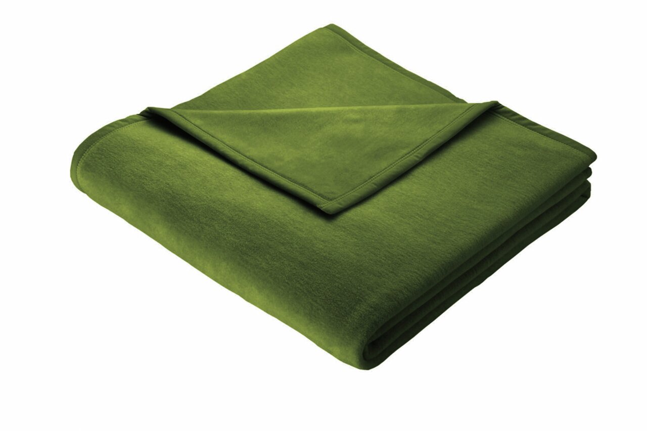biederlack Woonmantel ORION Groen laken, opgevouwen, gefotografeerd vanuit een schuin perspectief