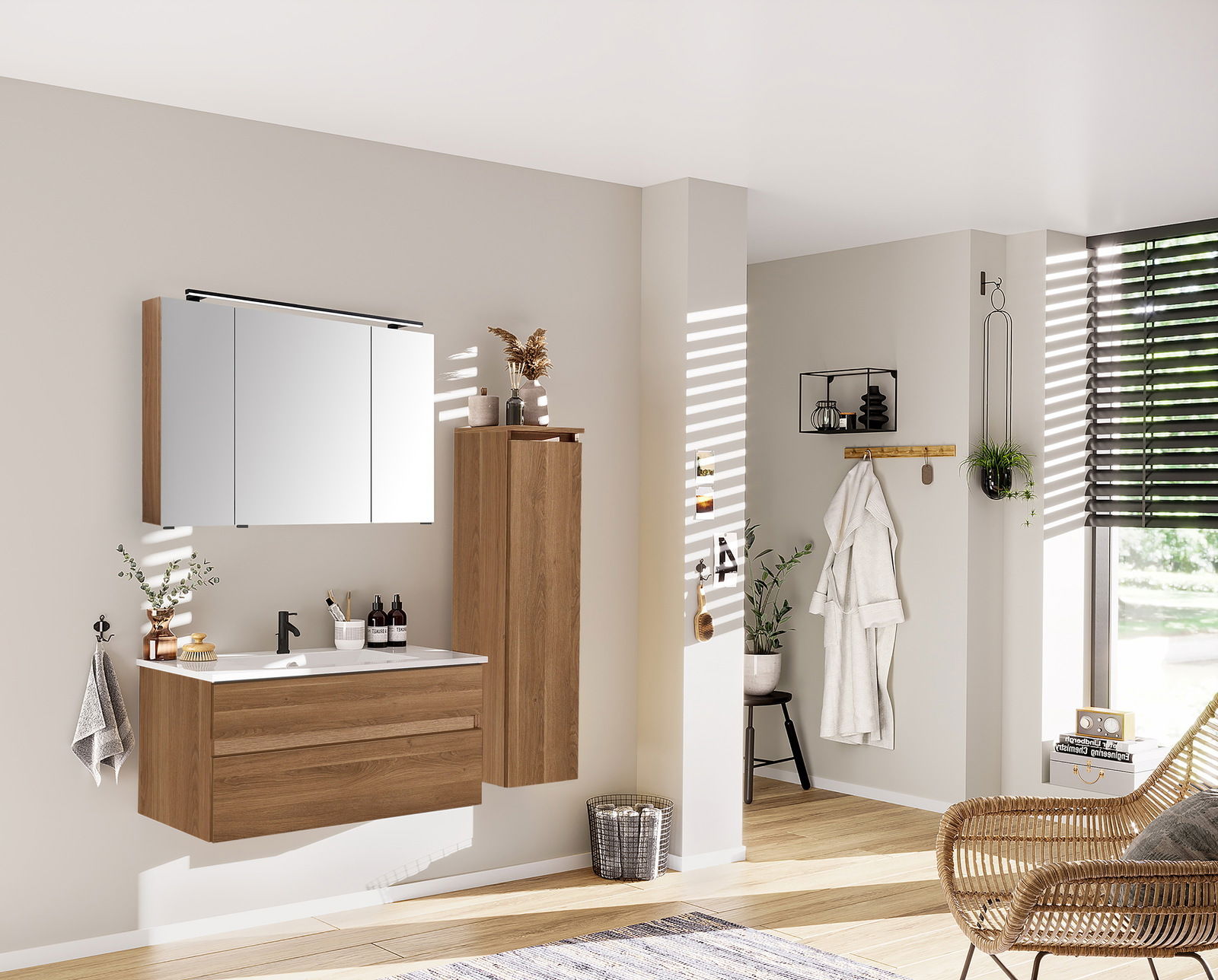 Moderner Badezimmer-Mittelschrank in Holzoptik, rechts an der Wand montiert, mit seitlicher Perspektive.