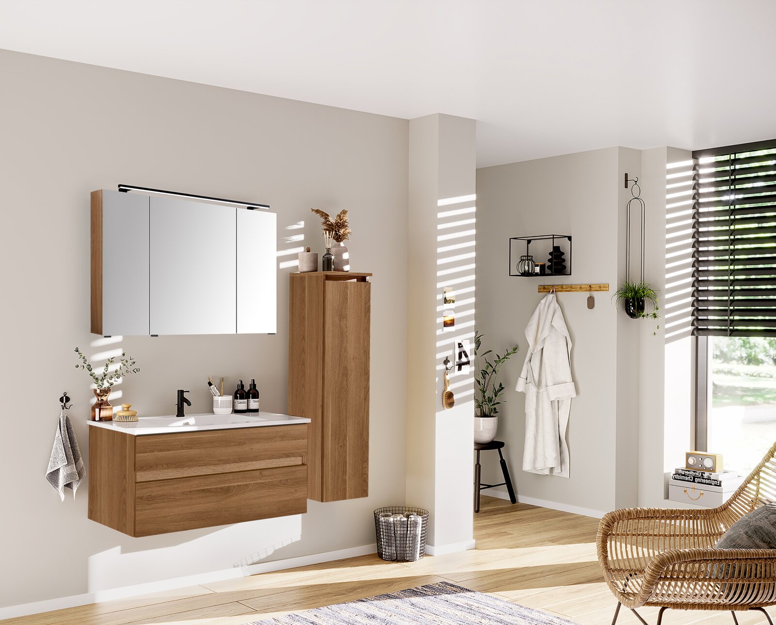 Moderne badkamerkast in houtlook, rechts aan de muur bevestigd, gezien vanaf de zijkant.