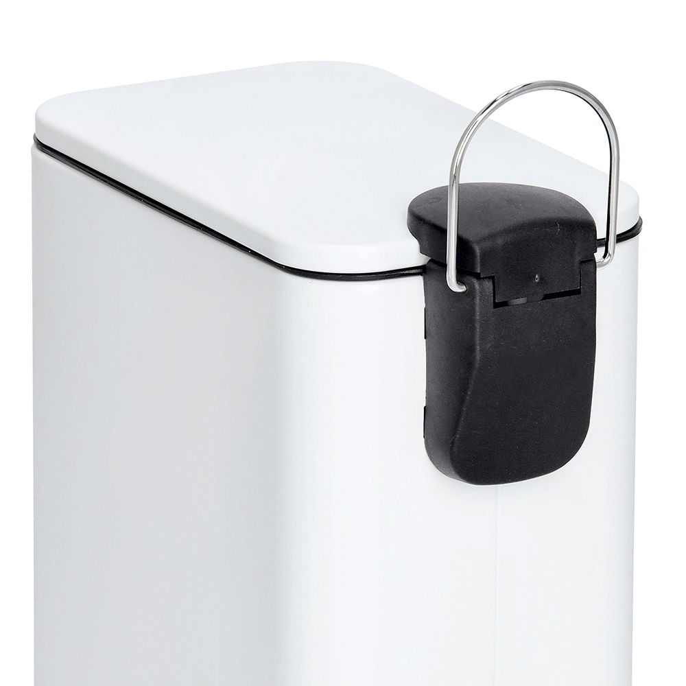 Nahaufnahme eines weißen Treteimers mit Soft-Close-Mechanismus, seitliche Perspektive