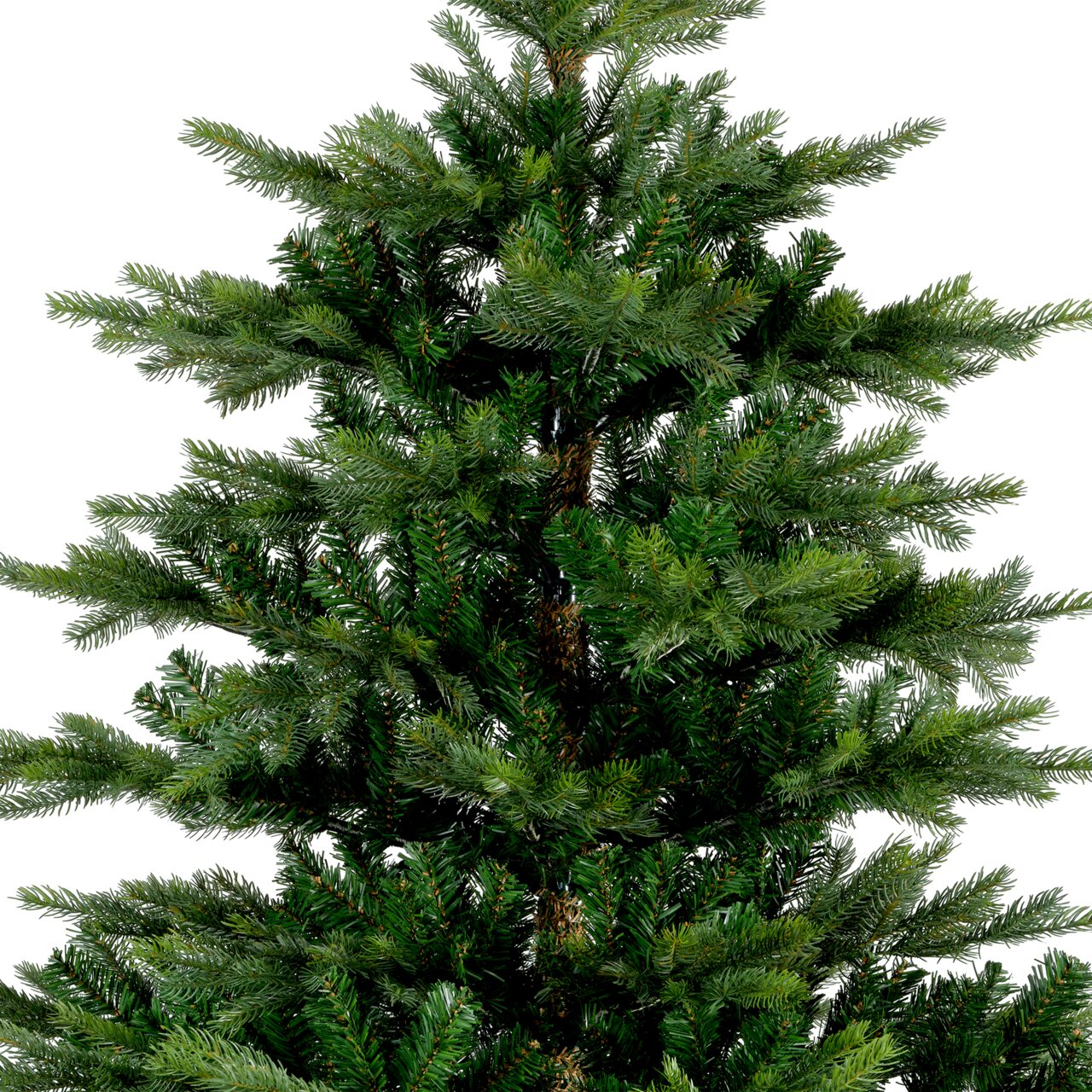 Nahaufnahme eines künstlichen Weihnachtsbaums mit dichten, grünen Zweigen, perspektivisch von der Seite aufgenommen.