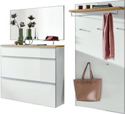 Modernes Flur-Set in Weiß mit Holzablage: links Schuhschrank mit drei Klappen und großem Spiegel, rechts Garderobenpaneel mit Hutablage, Haken und Tasche; frontale Perspektive.