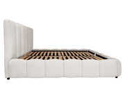 Seitliche Ansicht des Polsterbettgestells LARINO von Alberto Martinelli in Weiß mit hohem Kopfteil und Lattenrost.