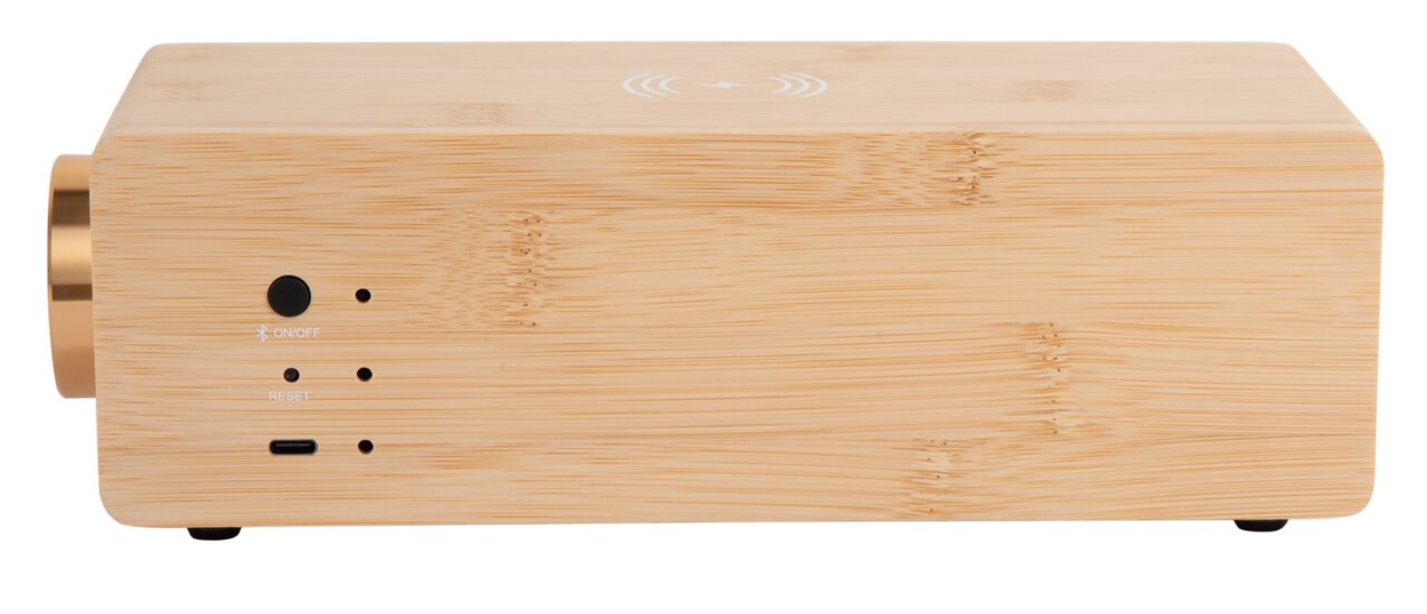 Seitliche Ansicht eines Radioweckers mit Bluetooth-Lautsprecher in Holzoptik, mit Bedienelementen und USB-Anschluss.
