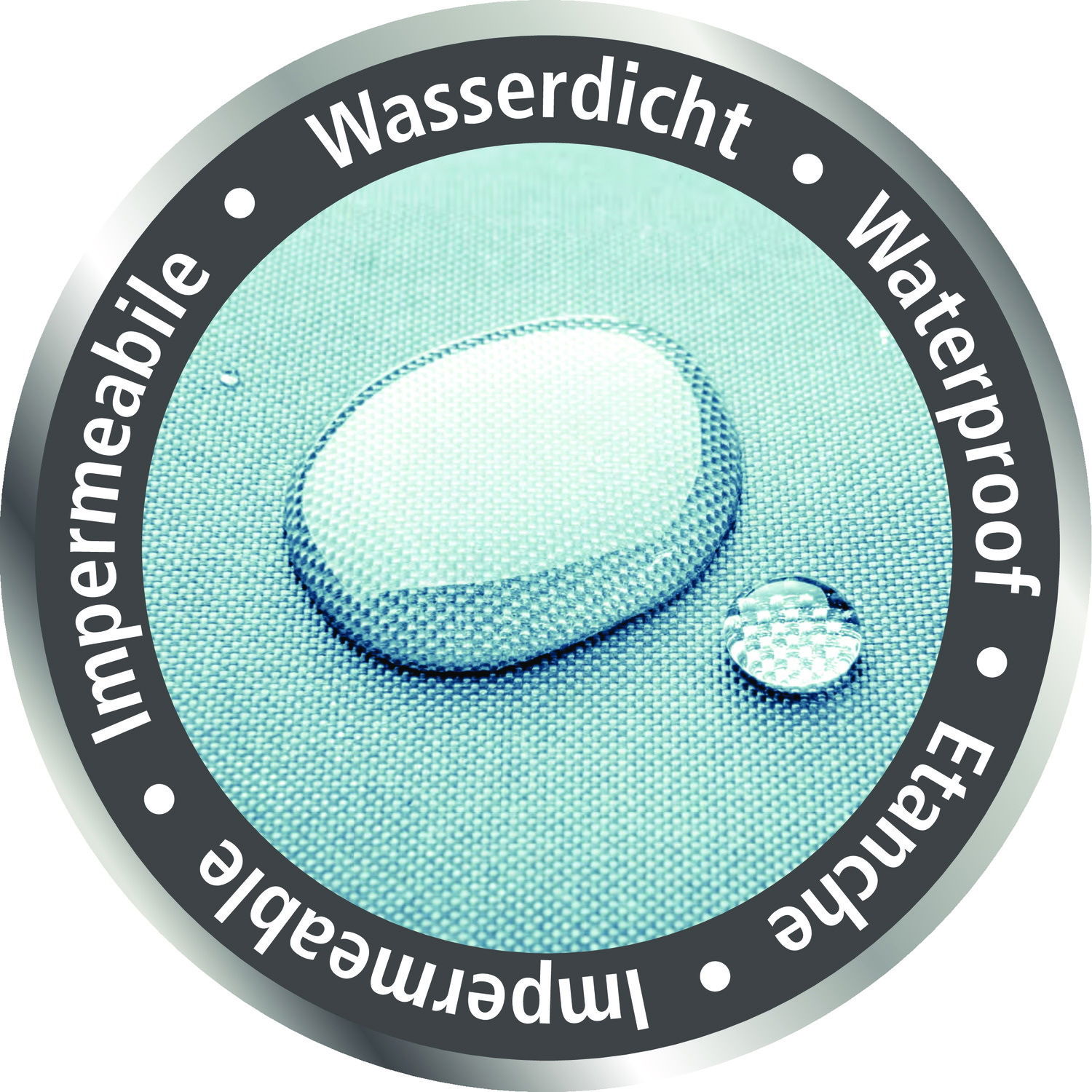 Nahaufnahme eines wasserabweisenden Materials mit Wassertropfen, perspektivisch von oben.