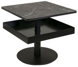 Moderner Couchtisch mit quadratischer, grauer Marmorplatte und schwarzem Metallgestell, seitliche Perspektive
