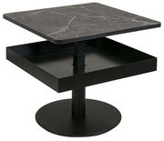 Moderner Couchtisch mit quadratischer, grauer Marmorplatte und schwarzem Metallgestell, seitliche Perspektive