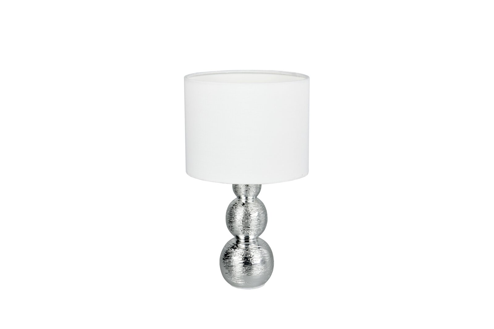 Moderne Tischleuchte mit weißem Lampenschirm und silbernem, strukturiertem Sockel, frontal abgebildet.