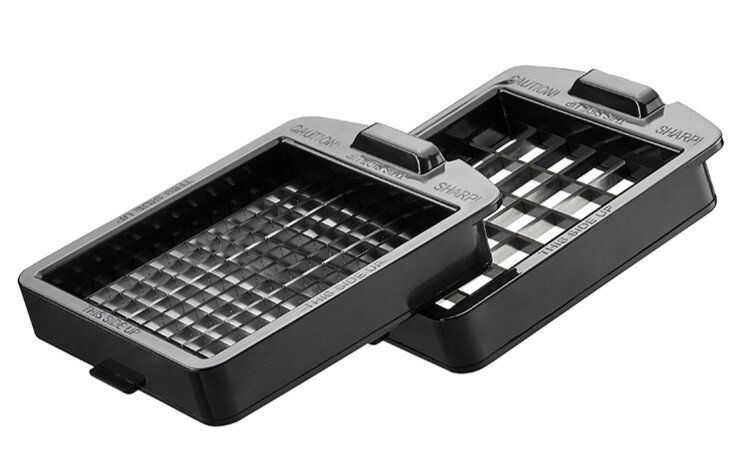 Zwei schwarze Würfel- und Stifteschneider mit Gitterklingen, perspektivisch von oben gezeigt.