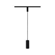 Schwarze, minimalistische Pendelleuchte mit geriffeltem zylindrischem Lampenschirm an langem Kabel, frontal in gerader Ansicht vor weißem Hintergrund