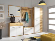 Garderoben-Set 5-tlg. in moderner Holz-Optik mit weißem Finish, bestehend aus einem Spiegel, einer Kommode, einem Hängeregal und einem hohen Schrank. Perspektive: Frontalansicht.