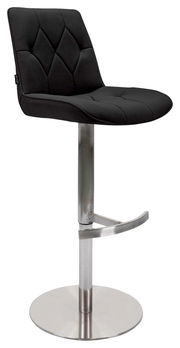 Moderner Barhocker mit schwarzem, gepolstertem Sitz und Rückenlehne, verchromtem Standfuß und Fußstütze, seitliche Perspektive