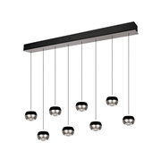 Moderne Pendelleuchte mit acht kugelförmigen Lampen, von unten betrachtet.