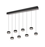 Moderne Pendelleuchte mit acht kugelförmigen Lampen, von unten betrachtet.