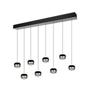 Moderne hanglamp met acht bolvormige lampen, gezien van onderaf.