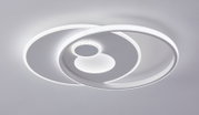 Moderne led-plafondlamp met een cirkelvormig ontwerp, gezien van onderaf.
