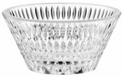 Transparente Glasschale mit facettiertem, tropfenförmigem Schliffmuster, freigestellt vor weißem Hintergrund, Ansicht schräg von vorne leicht von oben