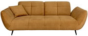 Ockerfarbenes 3-Sitzer-Stoffsofa mit gesteppter Polsterung, abgerundeten Armlehnen, schwarzem Metallfuß und losem Kissen, frontal aus der Vorderansicht freigestellt auf weißem Hintergrund