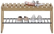 Garderobenbank aus Holz mit Metallablage, frontal fotografiert. Auf der Bank liegen Zeitschriften und eine Brille, darunter stehen Schuhe.
