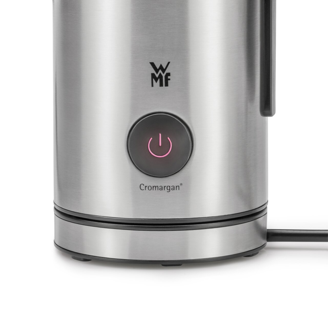 Nahaufnahme eines WMF Milchaufschäumers aus Edelstahl mit beleuchtetem Ein-/Ausschalter.