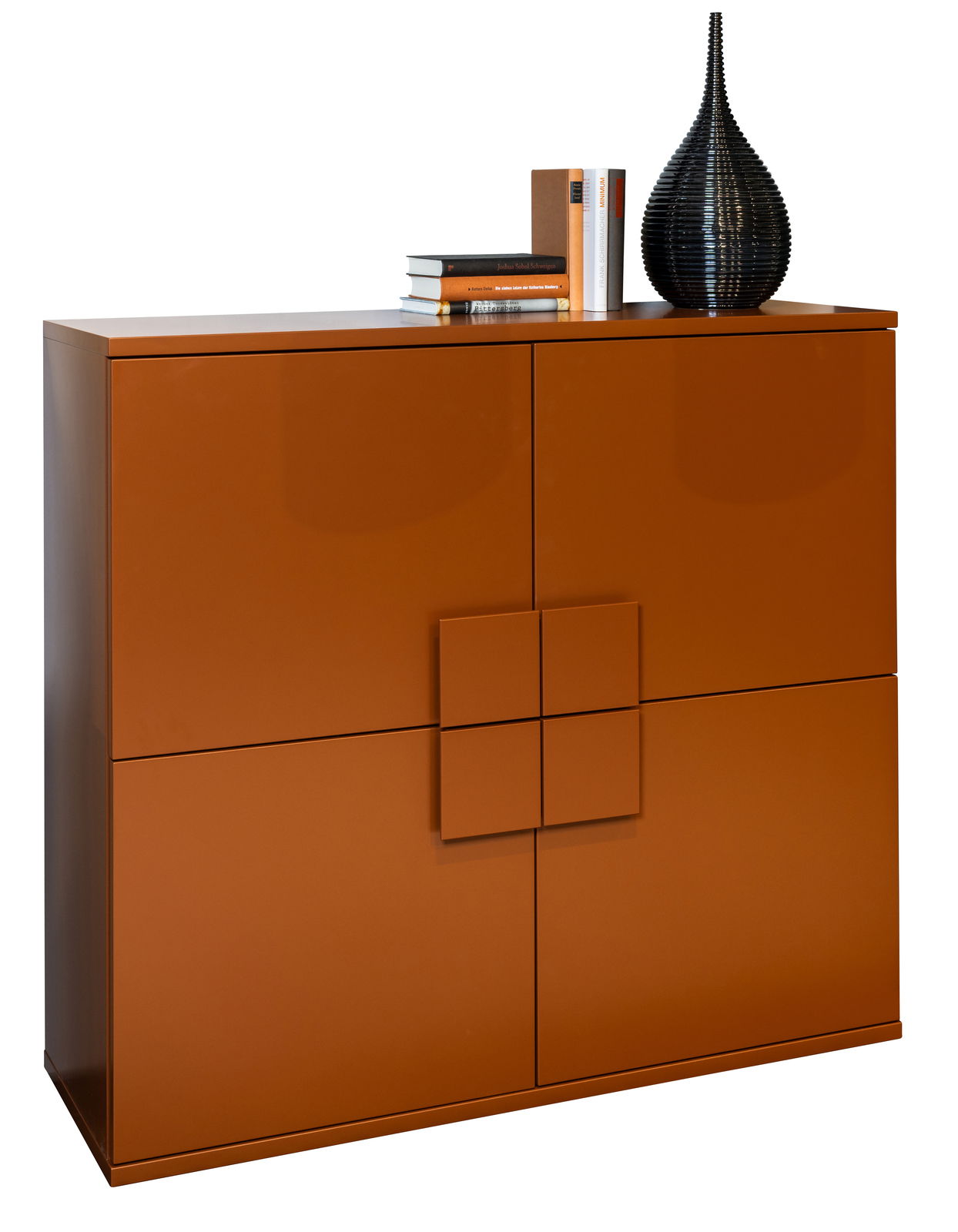 INVIVUS Hoog dressoir IMAGO Modernes Highboard in warmem Braunton mit geometrischem Design, dekoriert mit Büchern und einer Vase, seitliche Perspektive