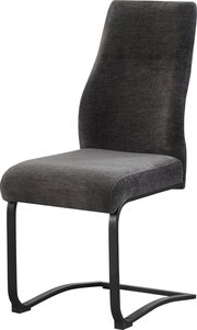 Dunkelgrauer Polsterstuhl mit hoher Rückenlehne und schwarzem Freischwinger-Metallgestell, schräg von vorne links fotografiert