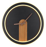 Moderne Wanduhr SUSSY mit schwarzem Zifferblatt, Holzzeigern und Holzdekor, beleuchtetem Rand, Frontalansicht.