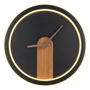Moderne Wanduhr SUSSY mit schwarzem Zifferblatt, Holzzeigern und Holzdekor, beleuchtetem Rand, Frontalansicht.