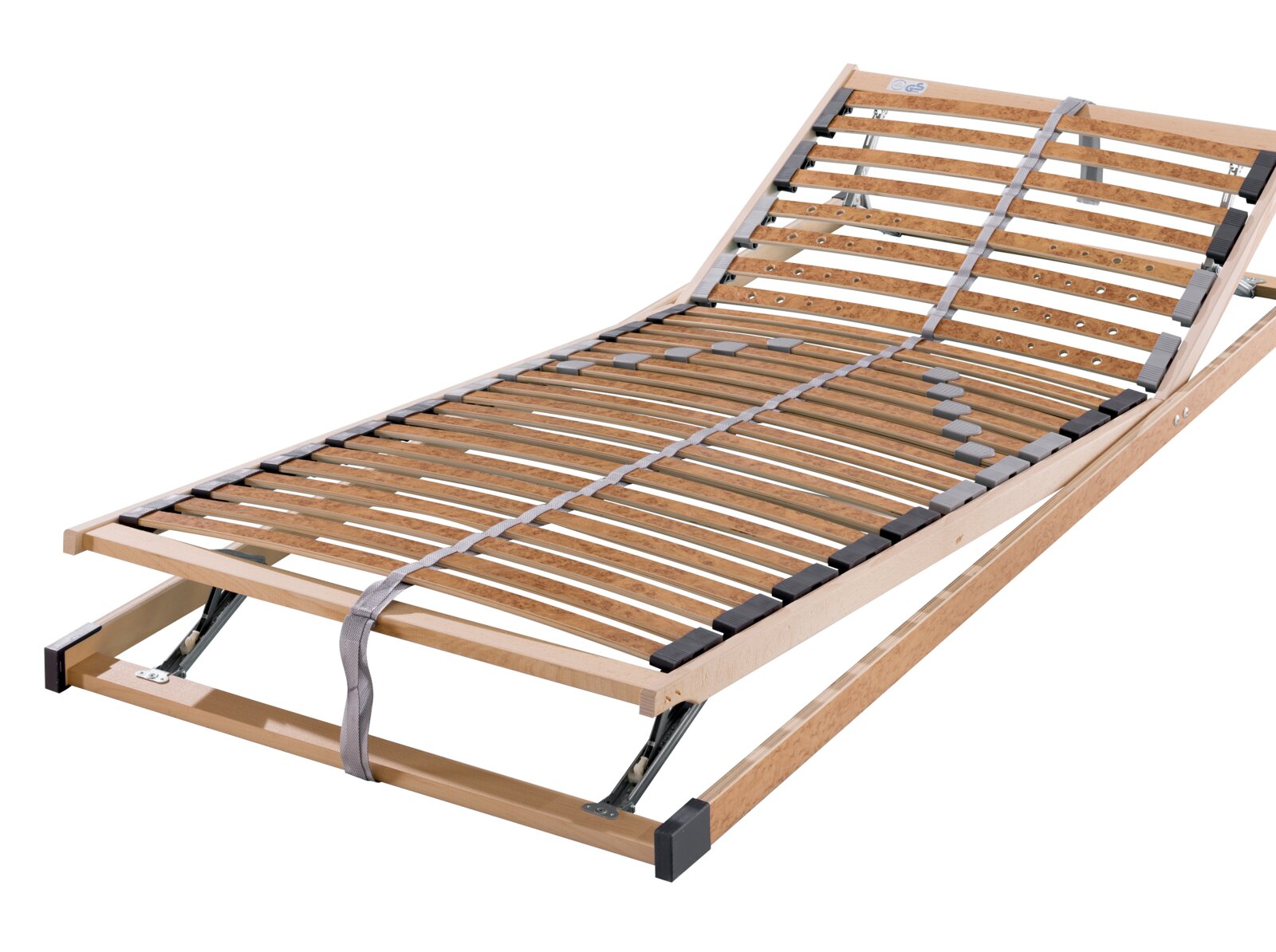 Verstellbarer Lattenrost aus Holz mit Federleisten und Mittelgurt, Kopfteil hochgestellt, in schräger Vorderansicht von oben freigestellt auf weißem Hintergrund