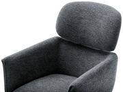 Grauer Sessel Novel UVITA mit hoher Rückenlehne und Armlehnen, seitliche Perspektive
