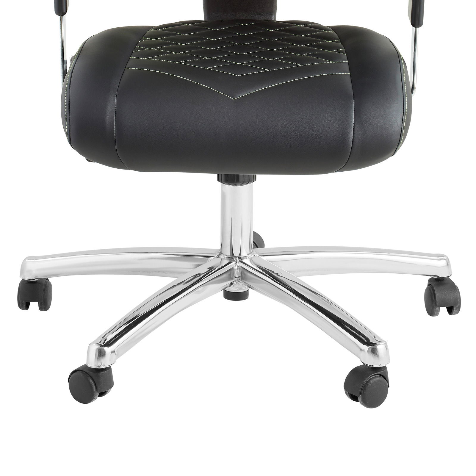 Gaming Stuhl mit schwarzem Sitzpolster und verchromtem Fußkreuz, seitliche Perspektive