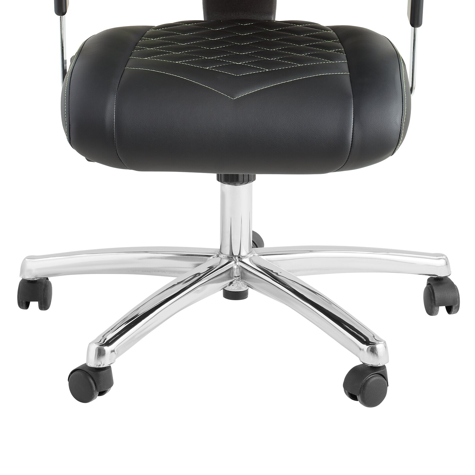 Gaming Stuhl mit schwarzem Sitzpolster und verchromtem Fußkreuz, seitliche Perspektive