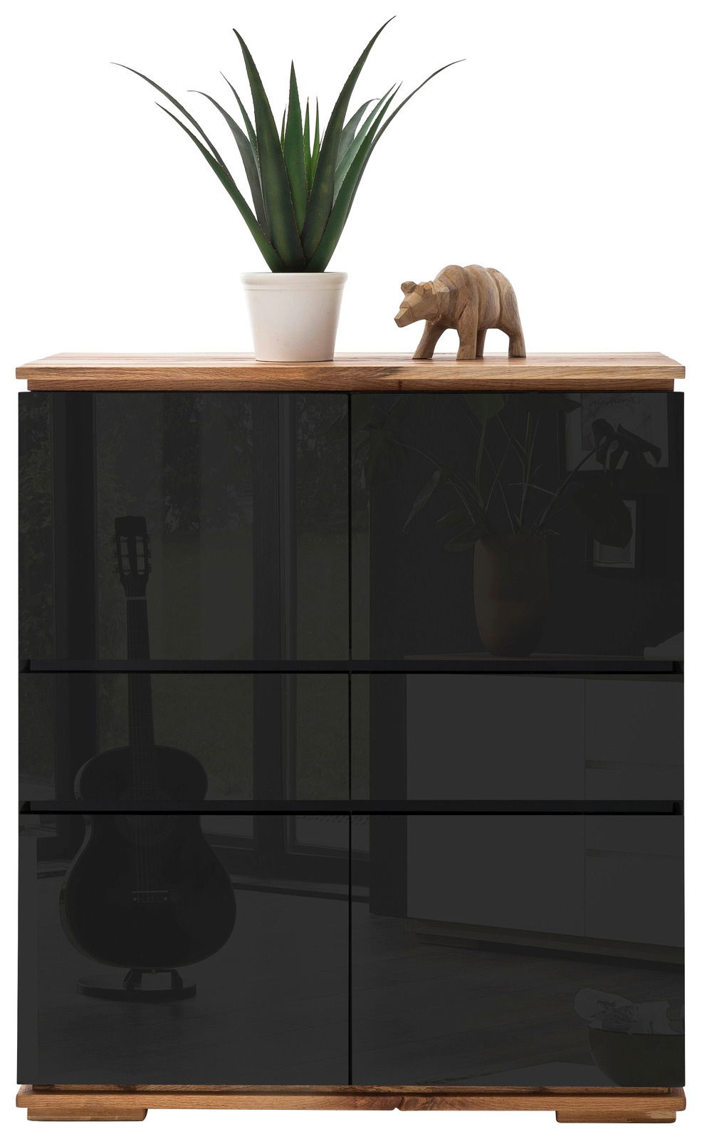 Modernes Highboard mit dunkler Front, Holzoberfläche, dekoriert mit einer Pflanze und einer Holzfigur, Frontalansicht.