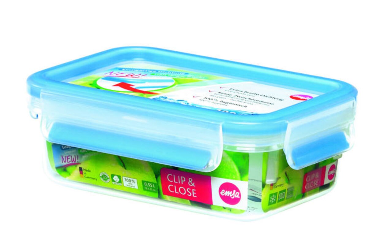 Rechteckige Frischhaltedose mit blauem Deckel und Clip-Verschluss, 0,55 Liter, seitliche Perspektive