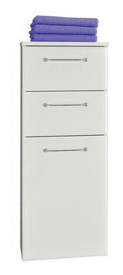 Weißes Highboard mit drei Schubladen und lila Handtüchern oben, Frontalansicht