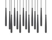 Mehrere moderne, schwarze Pendelleuchten in einer Reihe von unten betrachtet.