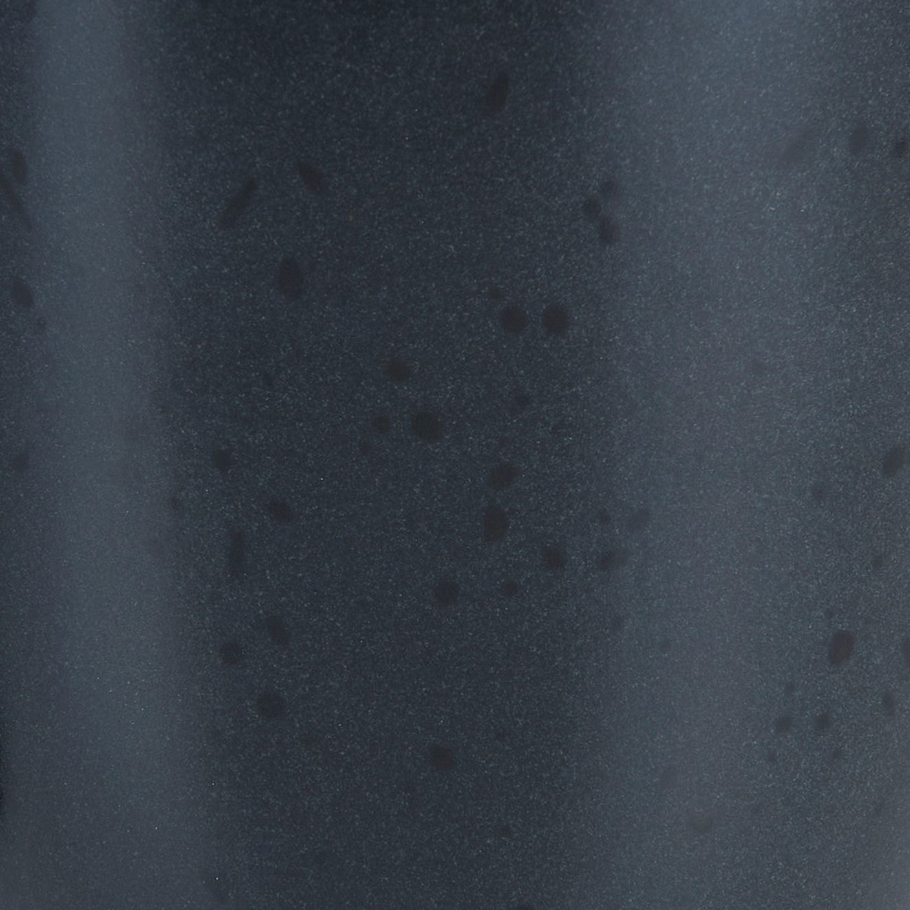 Nahaufnahme der grauen Oberfläche des Kombisets Sören mit gesprenkeltem Muster.