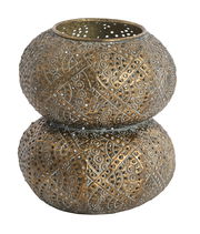 Metallisches Windlicht mit filigranem Muster, seitliche Perspektive