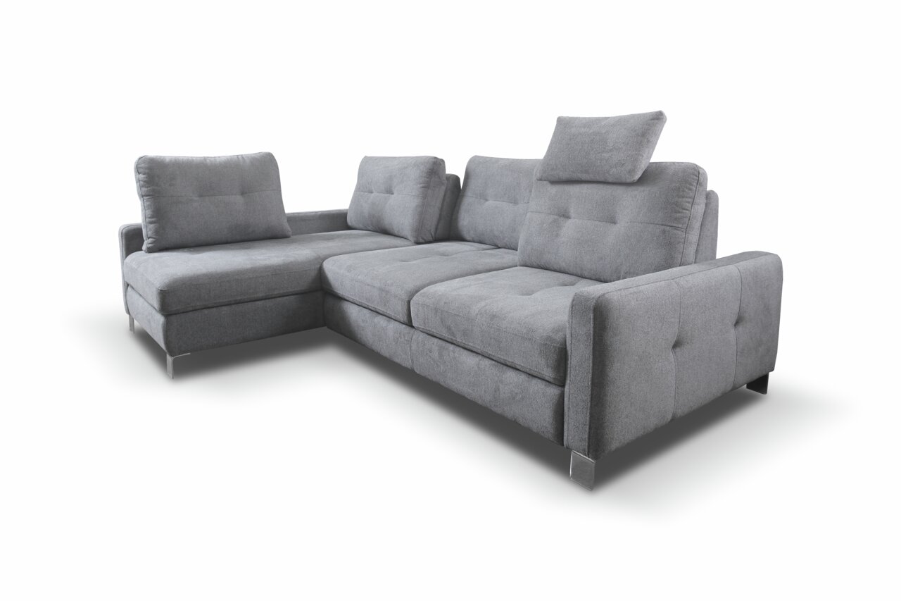 Graues Ecksofa mit verstellbaren Kopfstützen, Ansicht von schräg vorne.