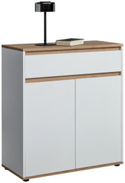 Moderne witte ladekast met houten details, afgebeeld van voren, met een lamp en een boek op het blad.