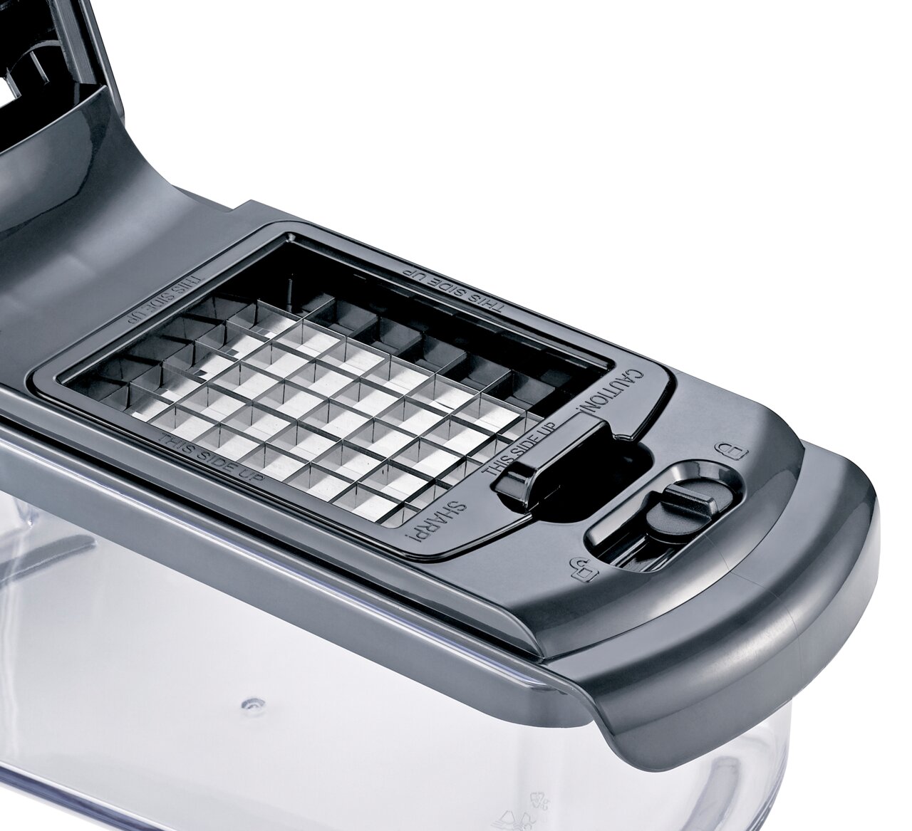 Nahaufnahme eines Zwiebel- und Gemüsewürflers mit Gittereinsatz und transparenter Auffangbox, von oben betrachtet.