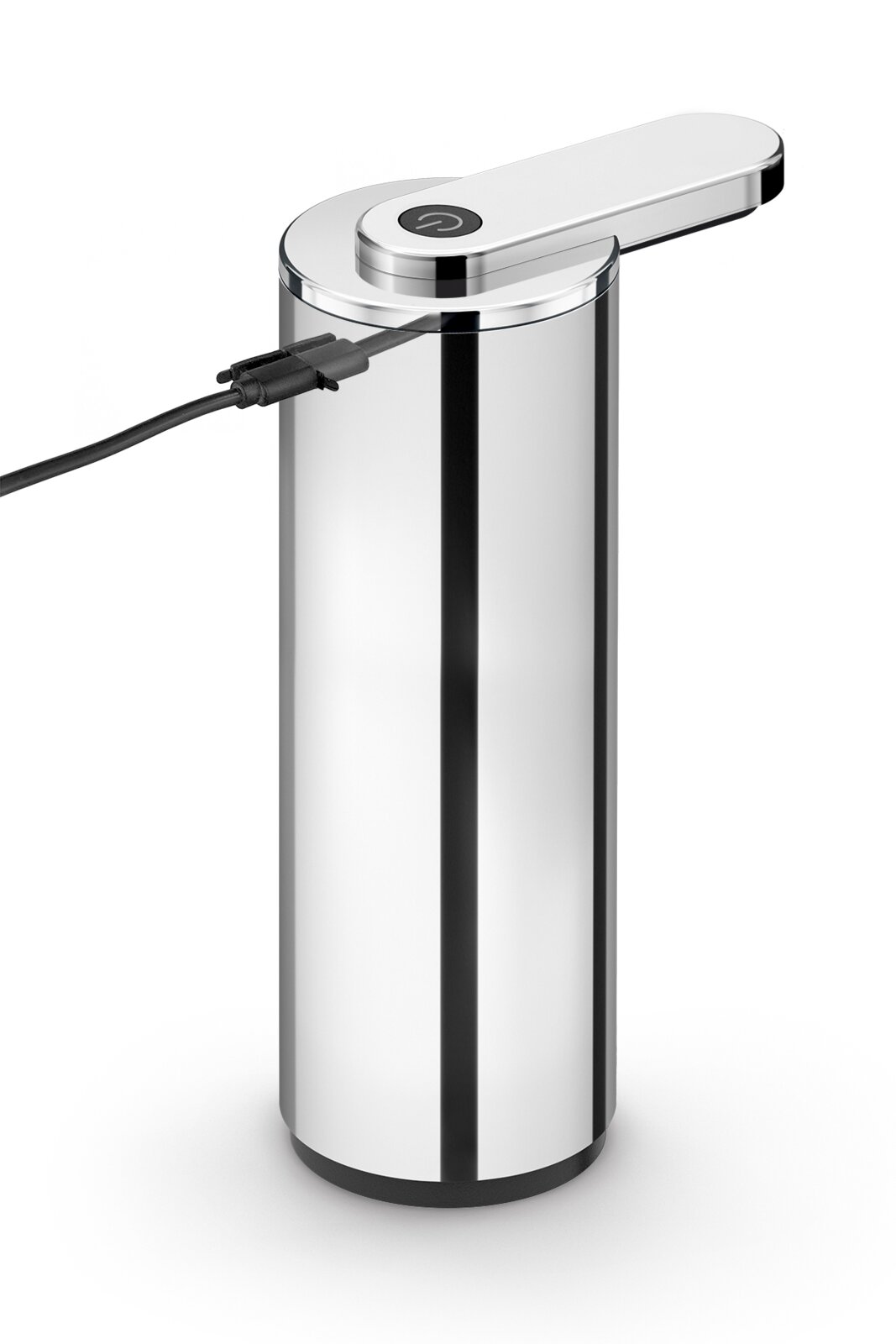 Edelstahlfarbener elektrischer Seifenspender mit Touch-Power-Taste und angeschlossenem Ladekabel, freigestellt auf weißem Hintergrund, schräg von vorne oben (3/4-Ansicht) fotografiert