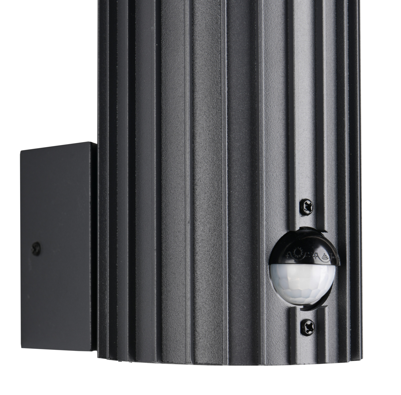 Trio Leuchten Aussenwandleuchte VOLGA Nahaufnahme einer modernen, schwarzen Außenwandleuchte mit Bewegungssensor, seitliche Perspektive.