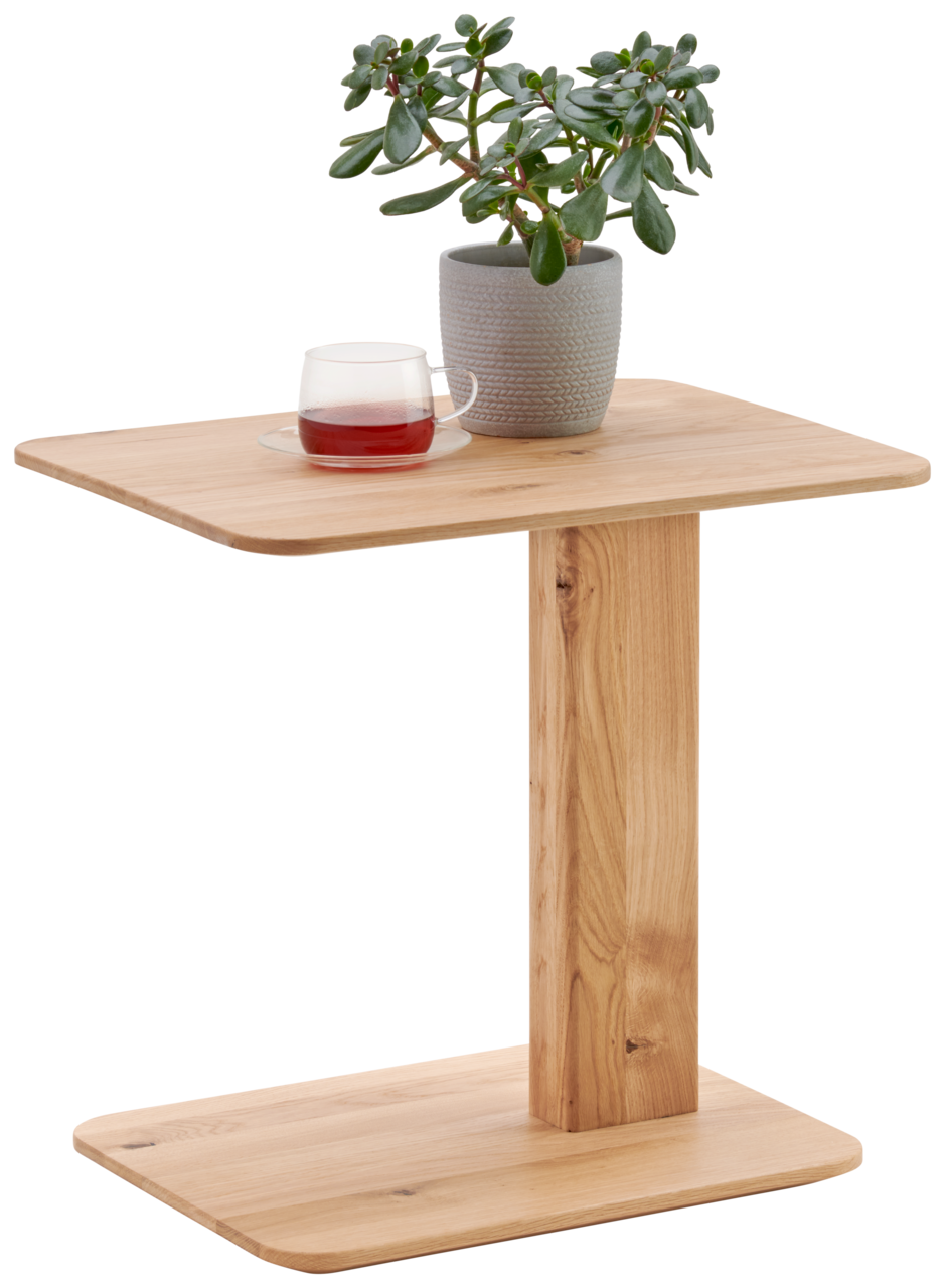 Moderner Beistelltisch aus Holz mit einer Pflanze und einer Tasse Tee darauf, seitliche Perspektive