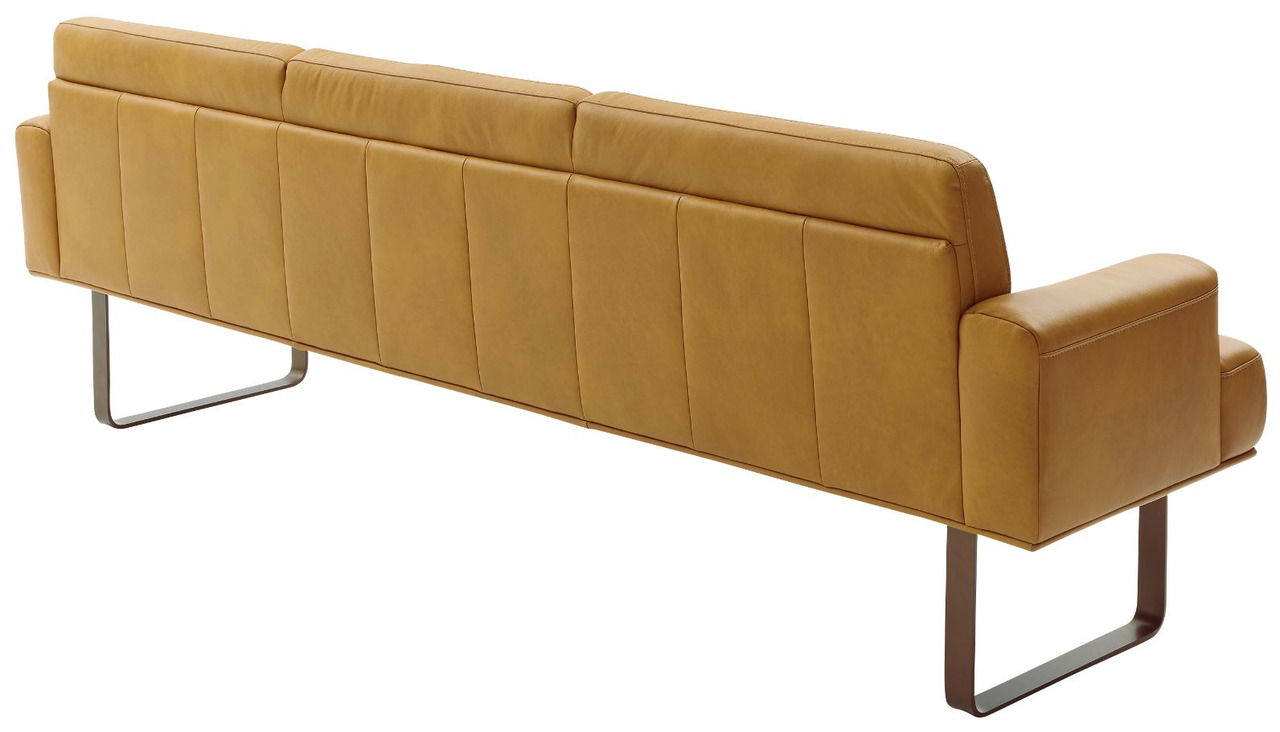 Rückansicht einer modernen, braunen Ledercouch mit Metallbeinen.