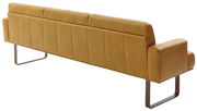 Rückansicht einer modernen, braunen Ledercouch mit Metallbeinen.