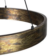 Nahaufnahme einer LED-Hängeleuchte mit einem ringförmigen, metallischen Rahmen in antiker Optik, von unten betrachtet.