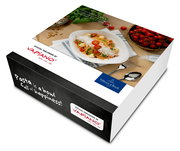 Verpackung des Pastaschale Sets 2-tlg. Vapiano von Villeroy & Boch, mit einer Abbildung von Pasta in einer Schale, umgeben von frischen Tomaten und Besteck, aus einer schrägen Vogelperspektive.