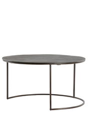 Runder Couchtisch mit dunkler Tischplatte und filigranem Metallgestell, seitliche Perspektive.